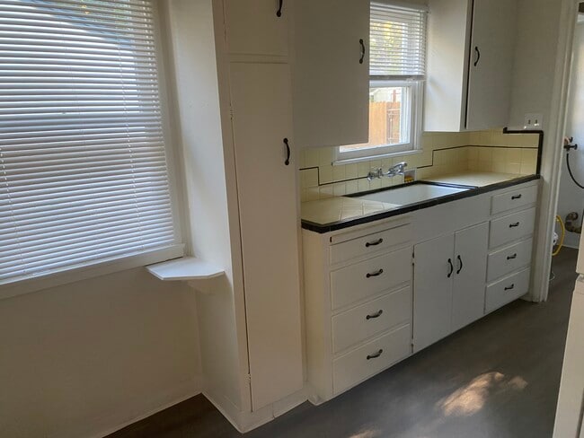 Kitchen - 428 Cross St