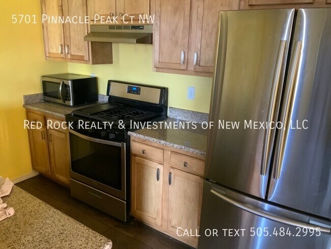 Building Photo - Nice townhouse available in NW ABQ