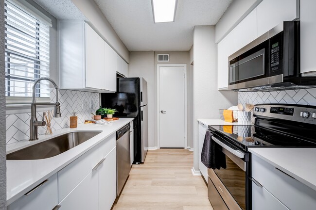 Newly Renovated Kitchen - Fox Trails Apartments