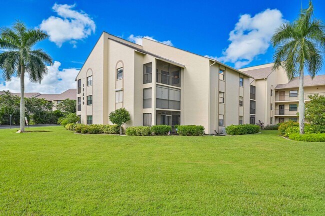 Foto del edificio - NOW AVAILABLE - Cozy Condo in Cross Creek - Golf Community!