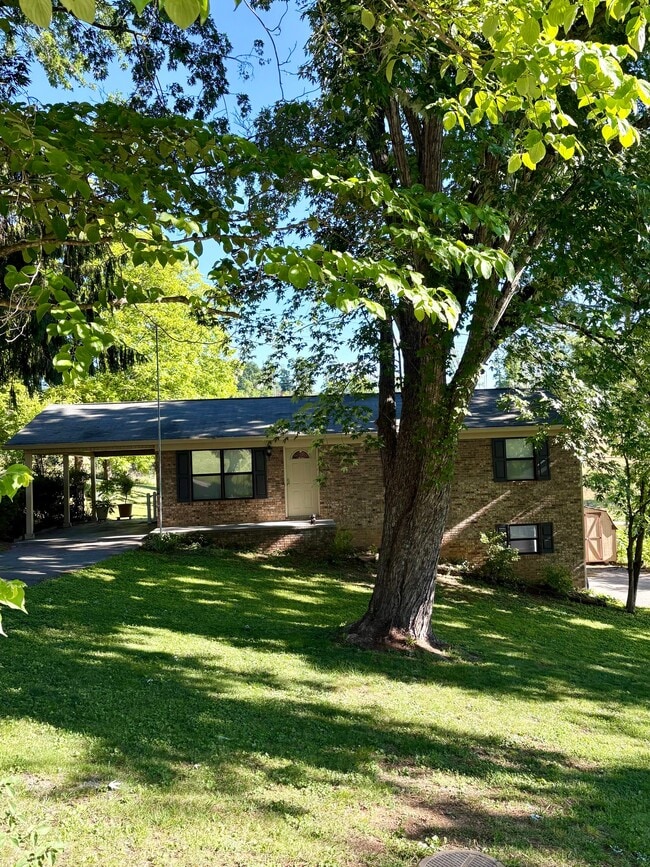 Building Photo - 412 Meadowview Ln