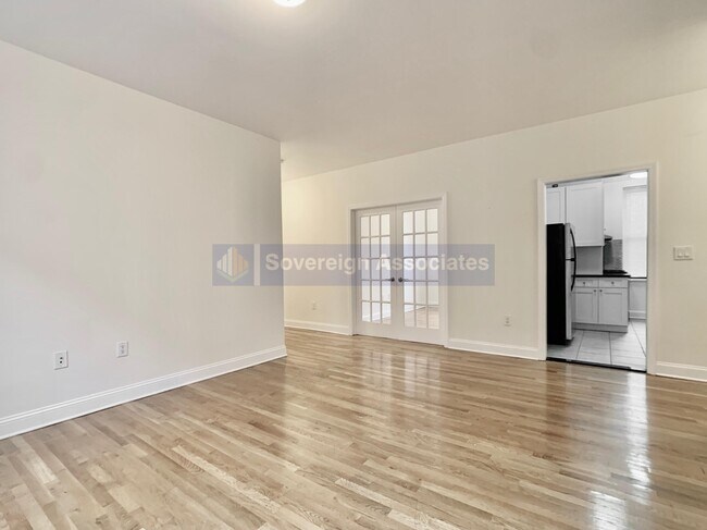 Building Photo - 180 Pinehurst Avenue