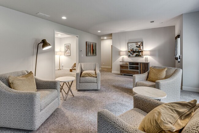 Foto del edificio - 6275 Bellmoore Park Ln