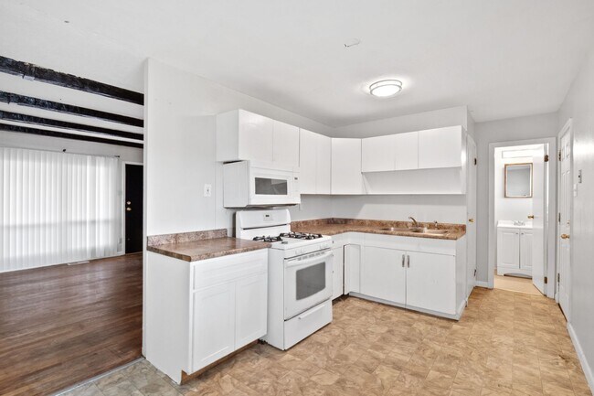 Foto del edificio - 3 Bed, 1 Bath Single Family Home Near Span...