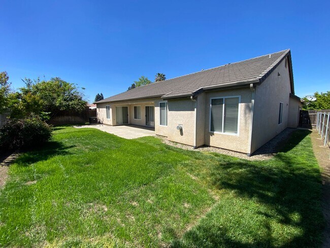 Foto del edificio - SW Visalia available now