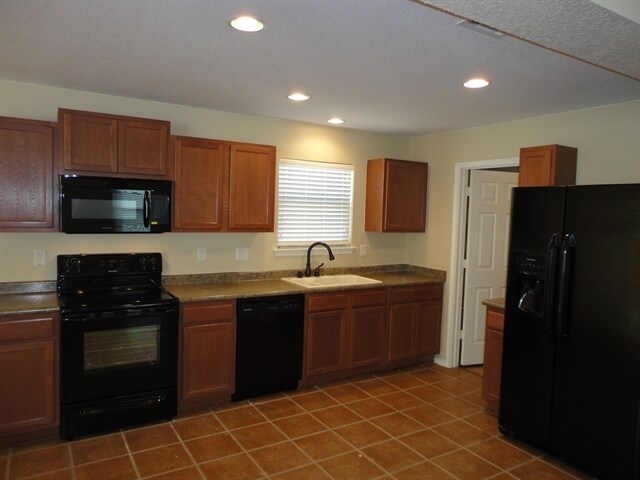 Foto del edificio - 270 New Country Rd