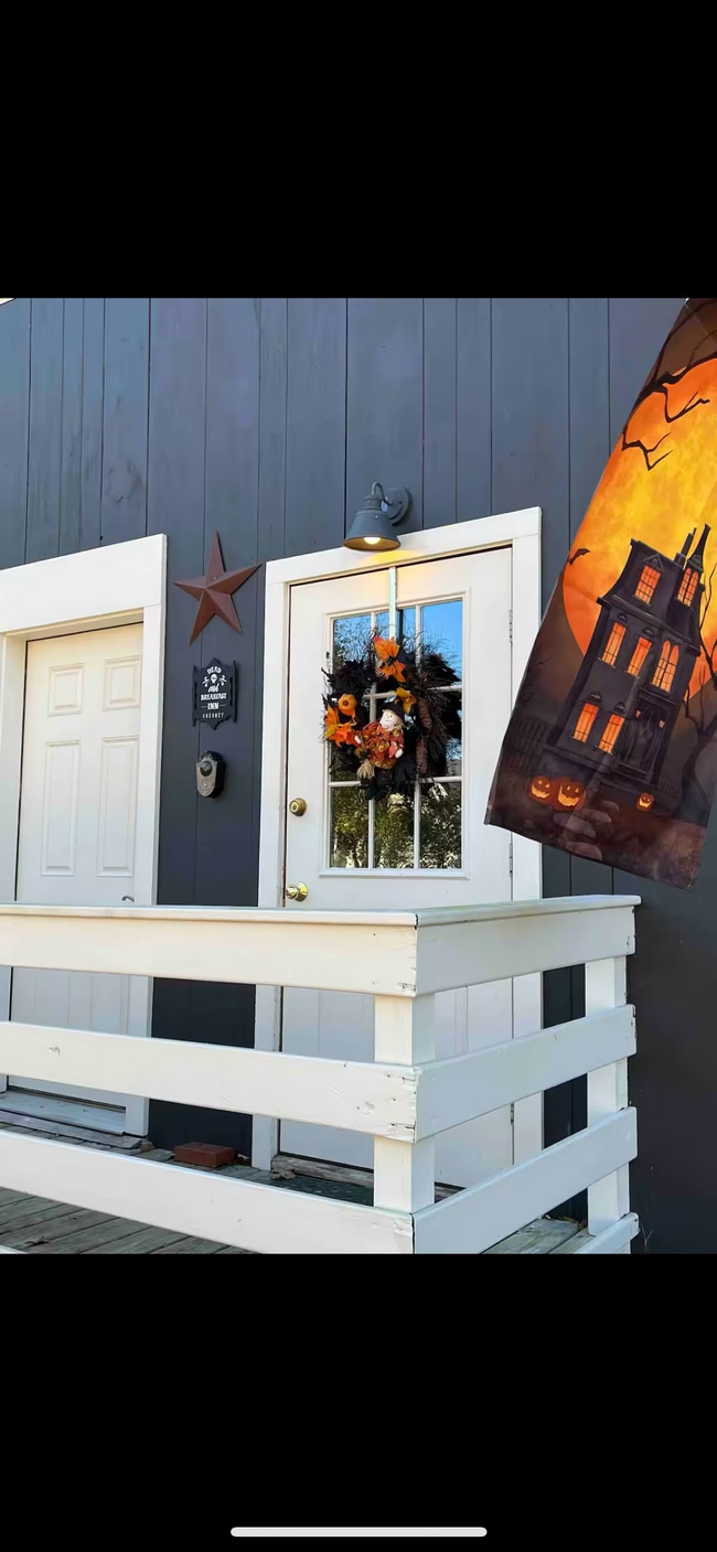 Building Photo - 15 S Main St