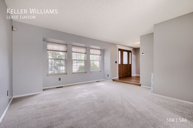 Foto del edificio - 8050 Butterweed Dr