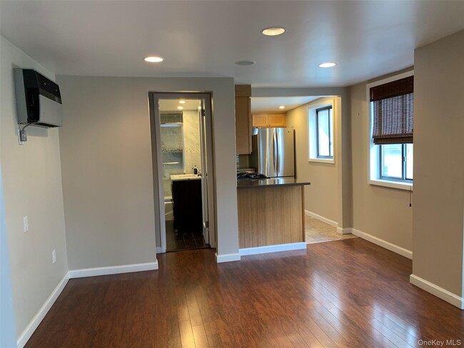 Building Photo - 19 Franklin Ave