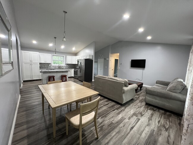 Foto del edificio - 6126 Jeffrey Pl