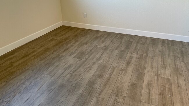 new vinyl flooring thoughout - 8219 Mulberry Pl