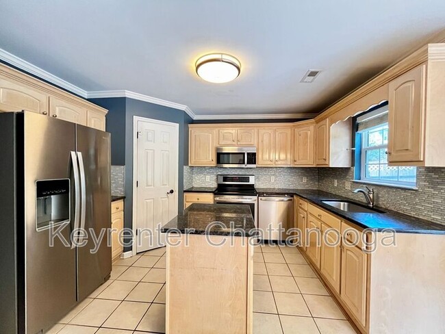 Building Photo - 5775 Crooked Creek Dr