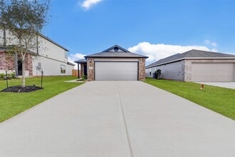 Building Photo - 475 Dalloway St