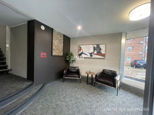 Foto del edificio - 12050 Lake Ave