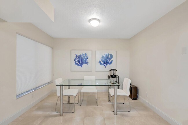 Building Photo - 7370 Orangewood Ln