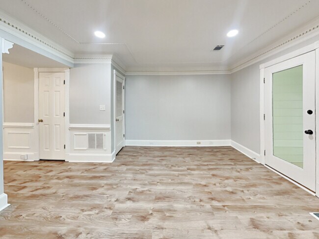 Building Photo - 325 Towergate Pl