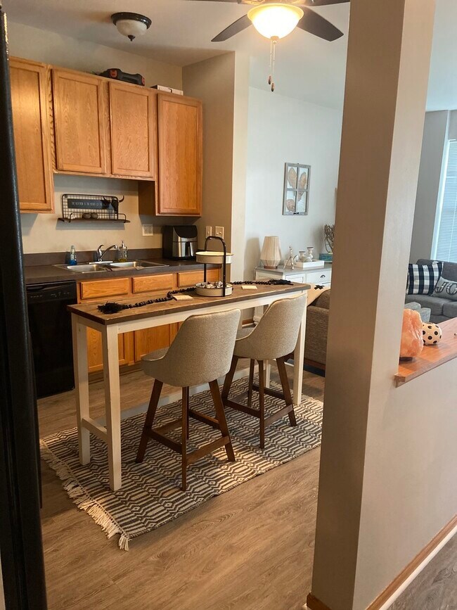 Foto del edificio - 4566 Camden Ln