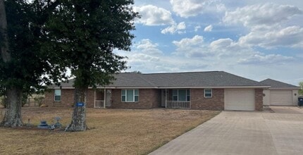 Building Photo - 566 Schmidt Rd