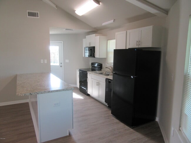 Building Photo - 1302 Grace Ave