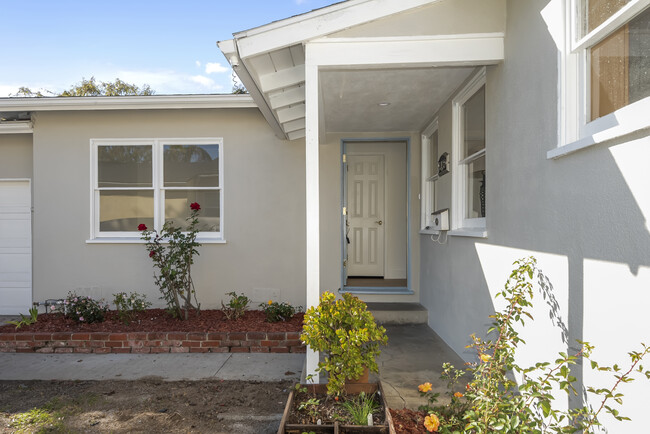 Covered Entrance - 5439 W 142nd Pl