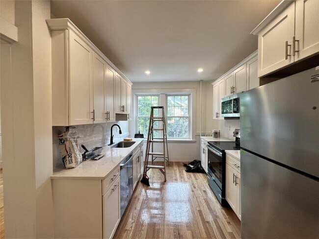 Building Photo - 268 Huron Ave