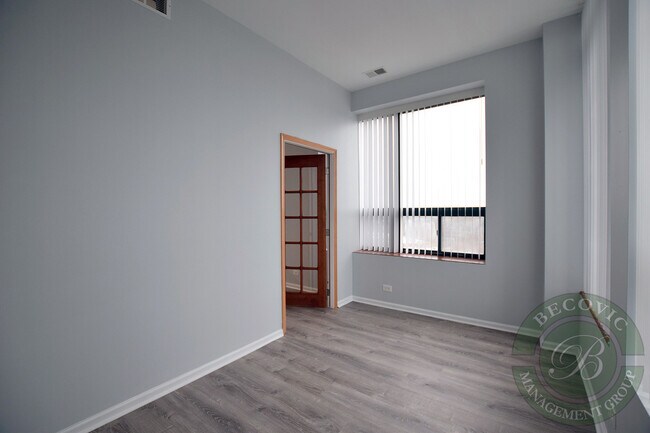 Foto del edificio - 2451 W Howard St