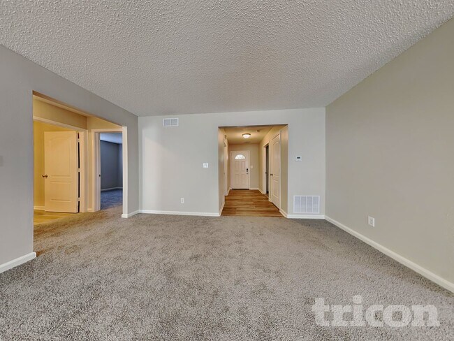 Foto del edificio - 2490 Lakecrest Dr