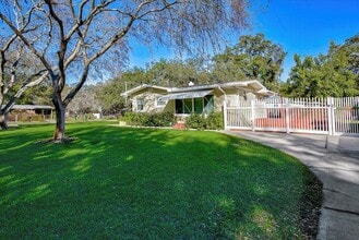 Building Photo - 1701 E Henry Ave