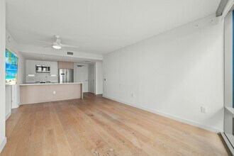 Building Photo - 1001 Queen St