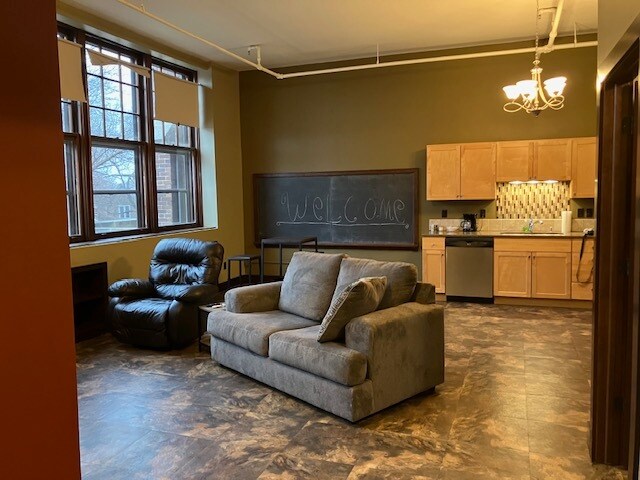 Foto principal - 410 W 2nd Ave