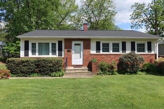 Building Photo - 109 Deep Dale Dr