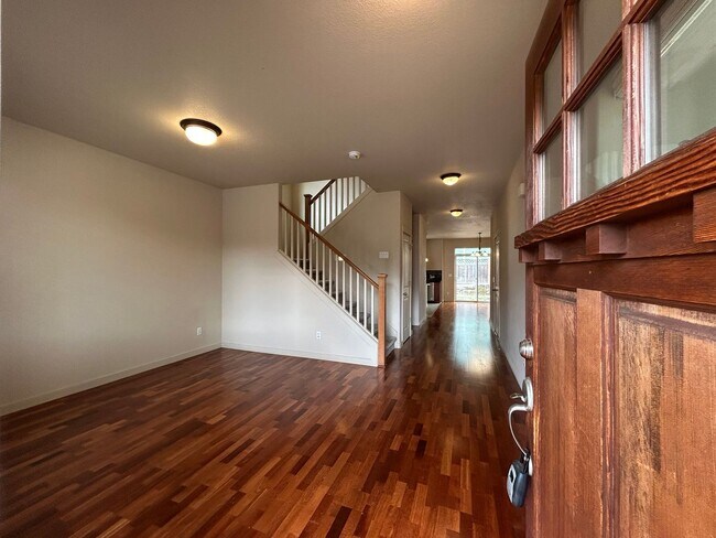 Building Photo - Spacious 4 Bed, 2.5 Bath Home!