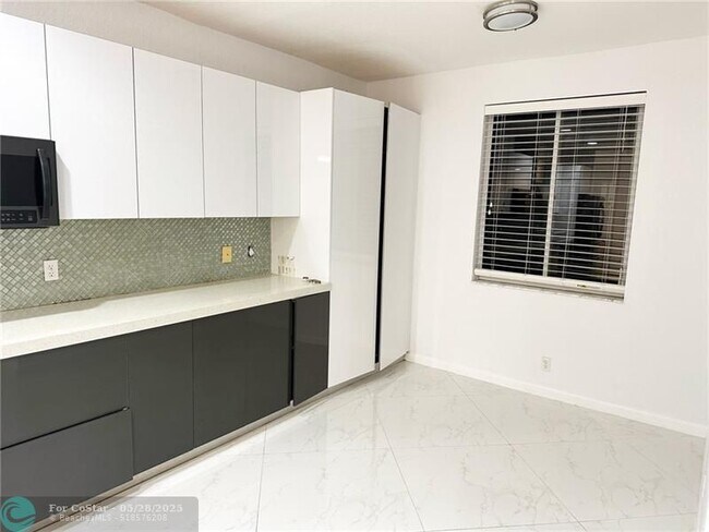 Foto del edificio - 499 Conservation Dr
