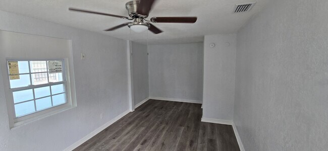 Foto del edificio - 1509 W 22nd St