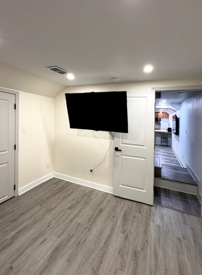 Building Photo - 4615 Oakland Ter SW