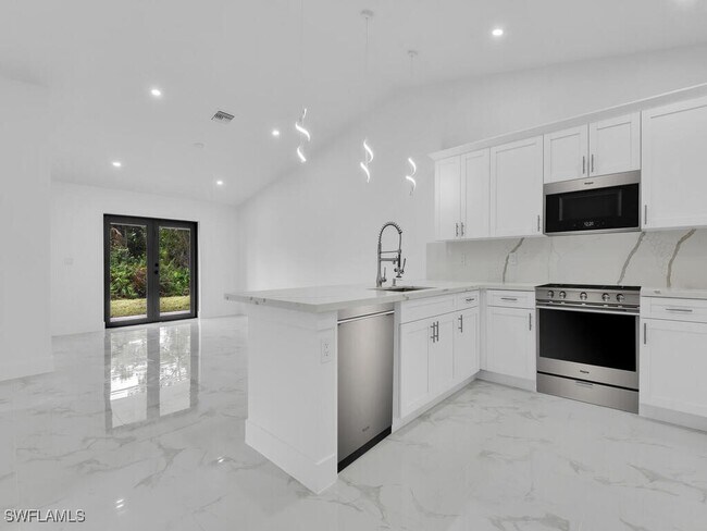 Foto del edificio - 4929-4931 Leonard Blvd S