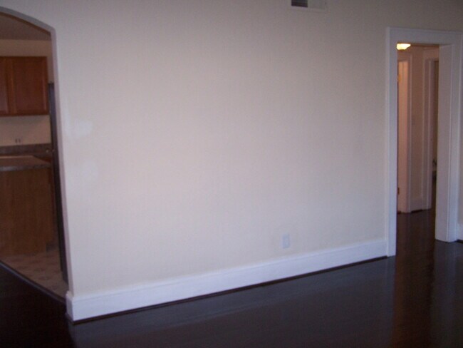 Building Photo - 415 W Little Creek Rd