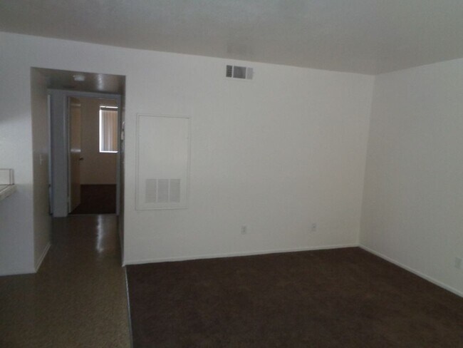 Building Photo - 2810 C Street unit G