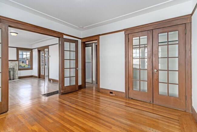 Foto del edificio - CLINTON AVE 2134-2138