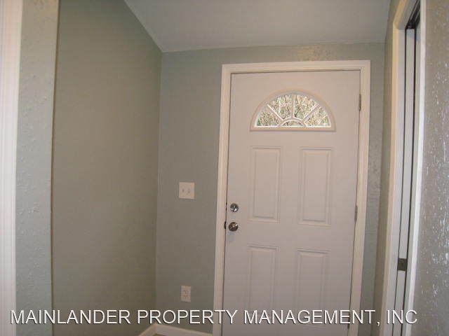 2 br, 1 bath House - 910 S MCLOUGHLIN BLVD - 4