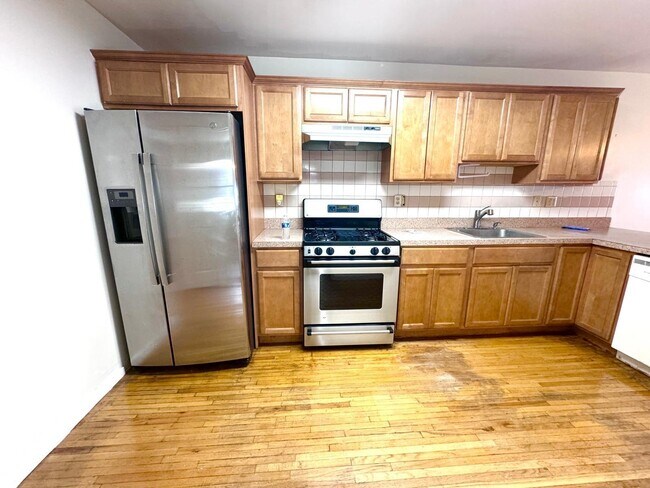 Building Photo - 161 W 53rd St