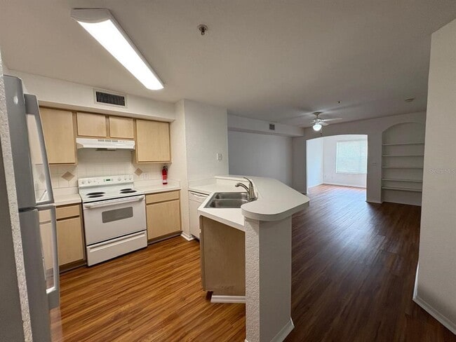 Building Photo - 820 Camargo Way