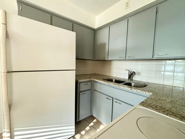 Foto del edificio - 105 S Spring Blvd