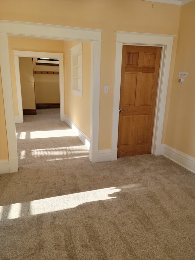 Dining Room with 10 foot storage closet - 100 Oxford St N