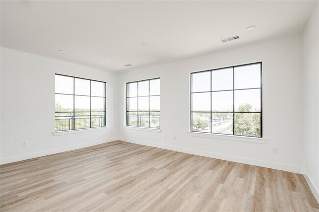 Building Photo - 4315 S Congress Ave
