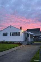 Building Photo - 945 E Broadway