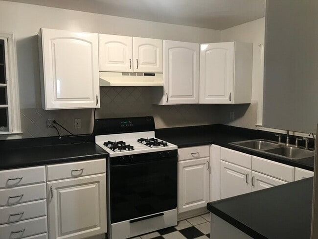 Photo - 1933 Kilburn Dr NE House