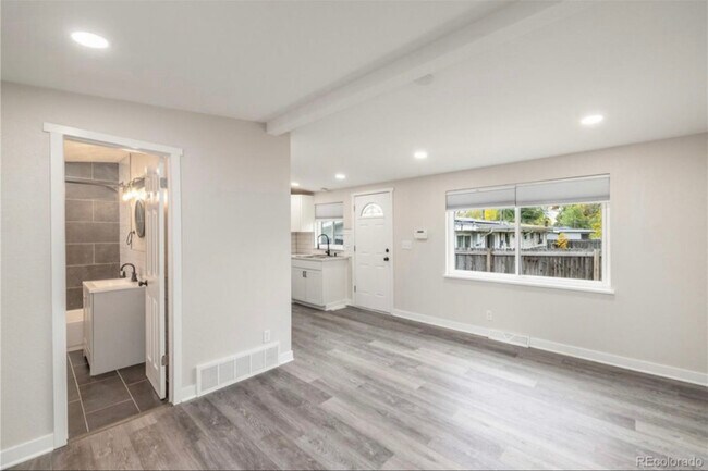 Foto del edificio - 7809 Greenleaf Ln