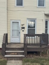 Building Photo - 902 W 20th St