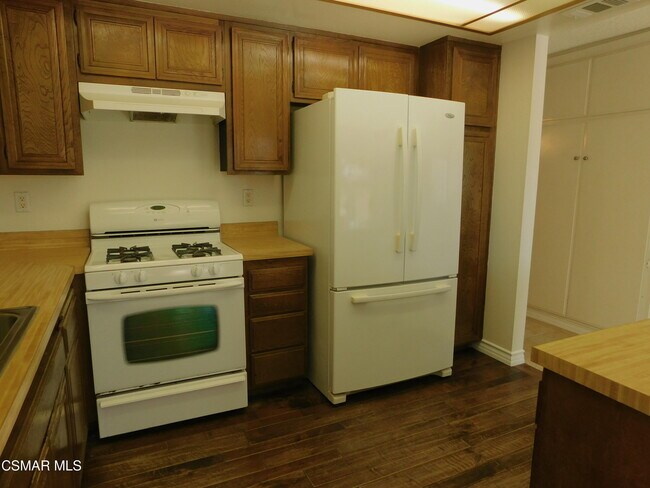 Foto del edificio - 207 Heather Ridge Ave